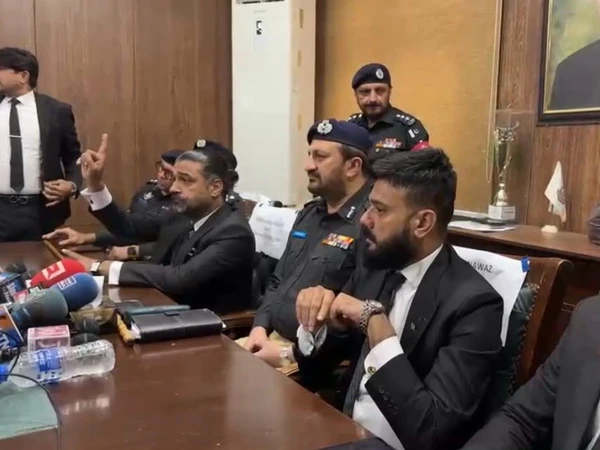 آئی جی سندھ کا کراچی بار کی قیادت سے ملاقات، وکلاء کا احتجاج ختم کرنے کا اعلان