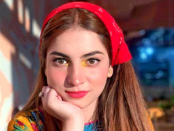 دنانیر مبین نے اداکاری کے بعد گلوکاری کی دنیا میں قدم رکھ دیا، نیا گانا ریلیز