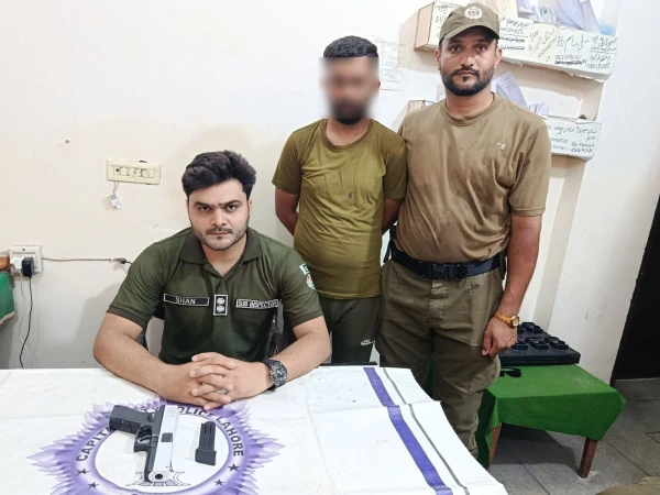لاہور؛ جعلی پولیس اہلکار بن کر شہریوں کو لوٹنے اور ڈرانے والا ملزم گرفتار