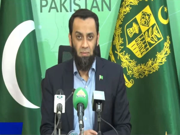 عمران خان کی صحت پر عدالتی حکم کی تعمیل کی گئی، پی ٹی آئی توہین کی مرتکب ہوئی ہے، وزیراطلاعات
