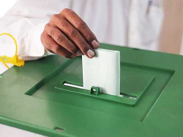 آزاد کشمیر: 13 حلقوں میں کل ہونے والے عام انتخابات کےلیے پولنگ سامان کی ترسیل جاری